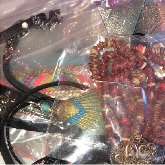 5 Pieces Random Selection Sorted Grab Bag Costume Jewelry - Picture 5 of 5